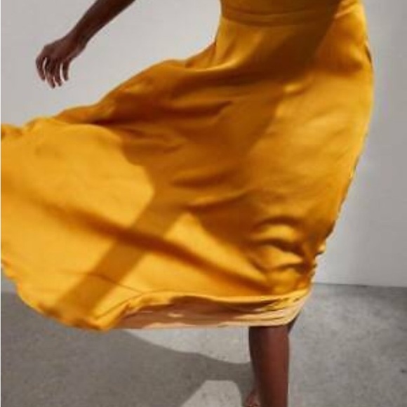 Stunning NWT 100% Silk Midi Dress, Color: Golden Yellow, & Size: 16 - Picture 6 of 16